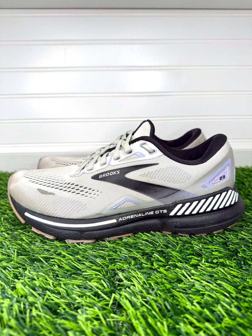 Brooks Adrenaline GTS 23 Women’s Size 8.5 B Gray Black Lavender Running Shoes